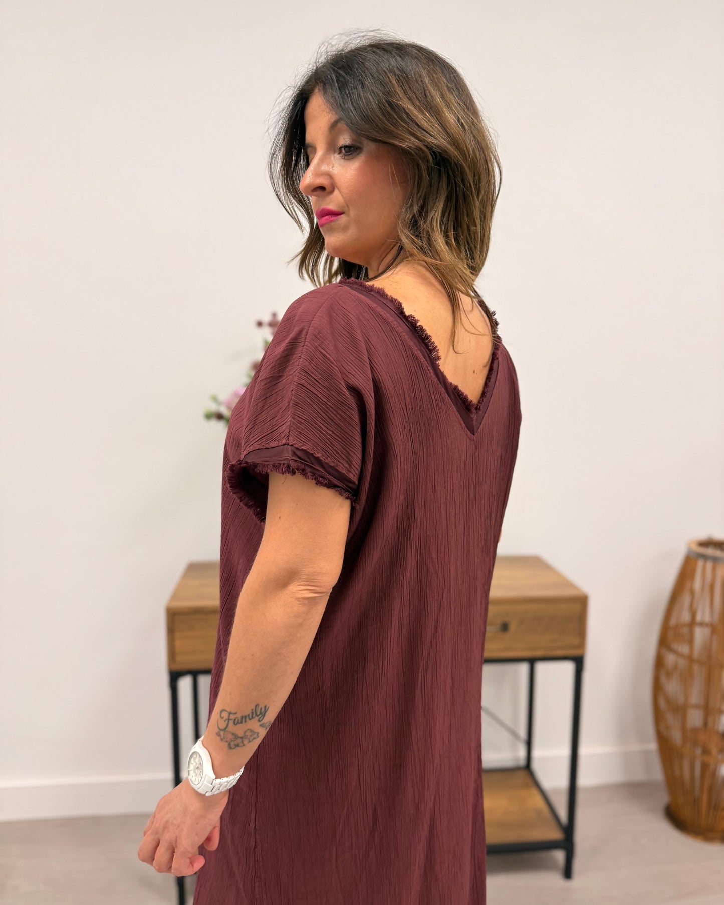 Vestido plisado de cuello pico