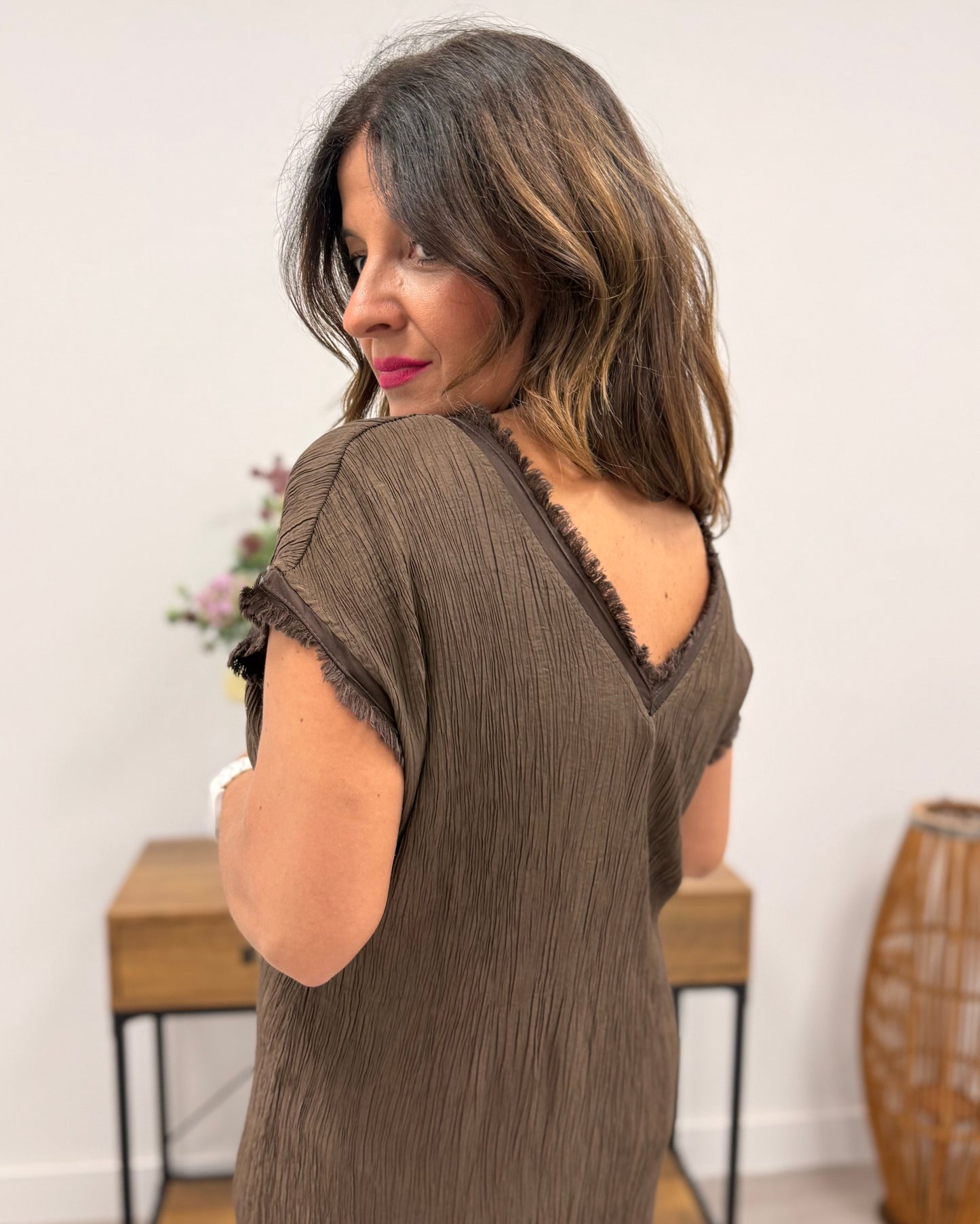 Vestido plisado de cuello pico