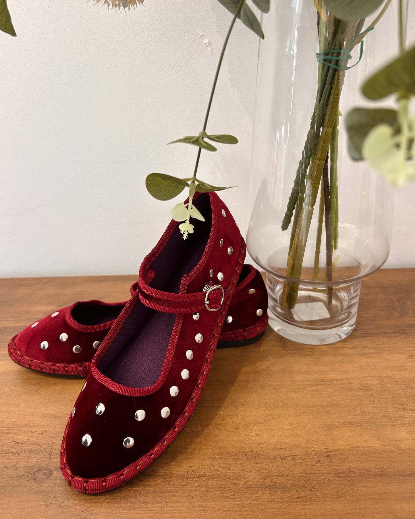 Merceditas terciopelo tachas red