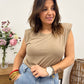 Camiseta con hombreras