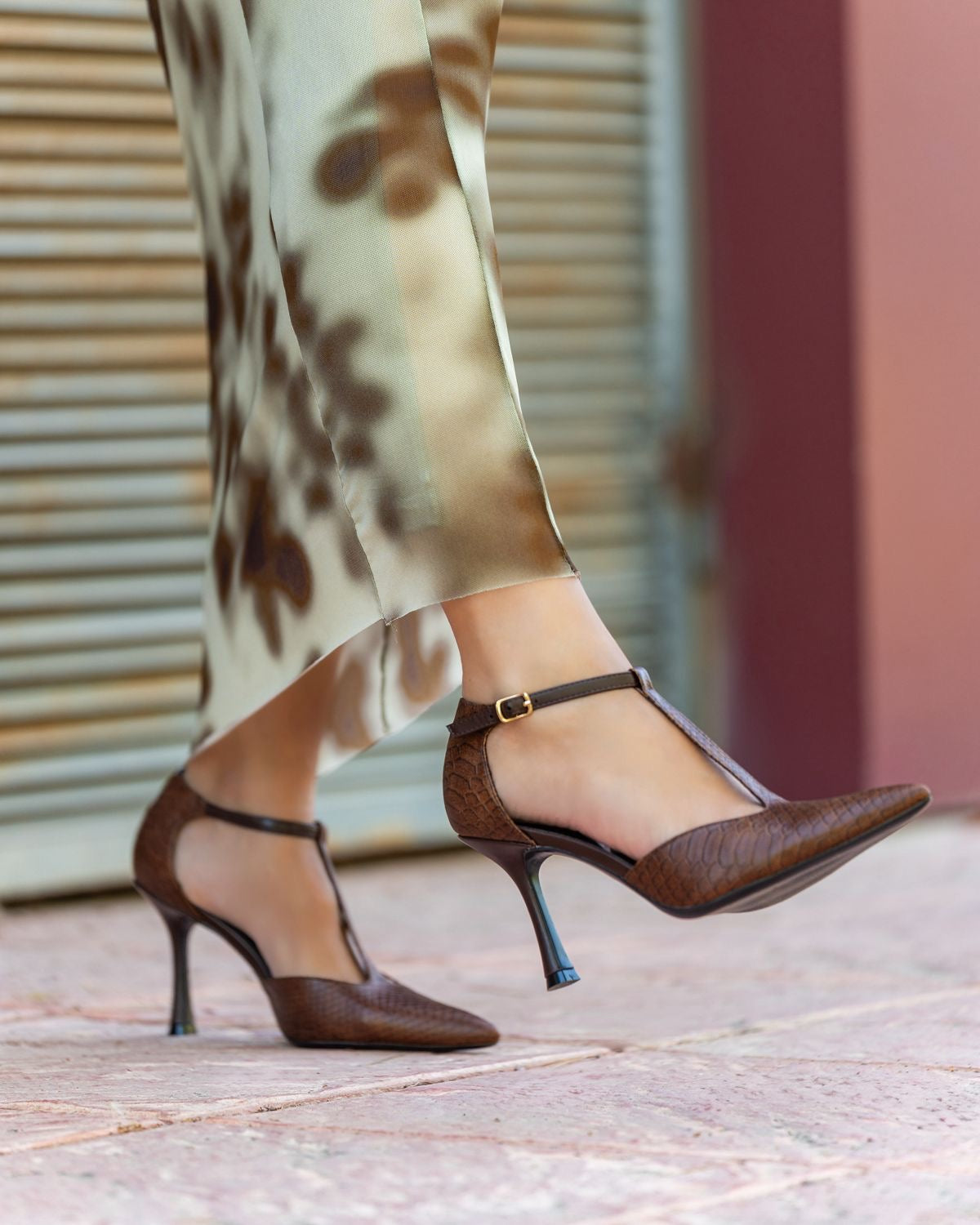 Tacón alto marrón