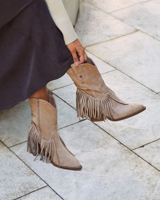 Botín beige flecos