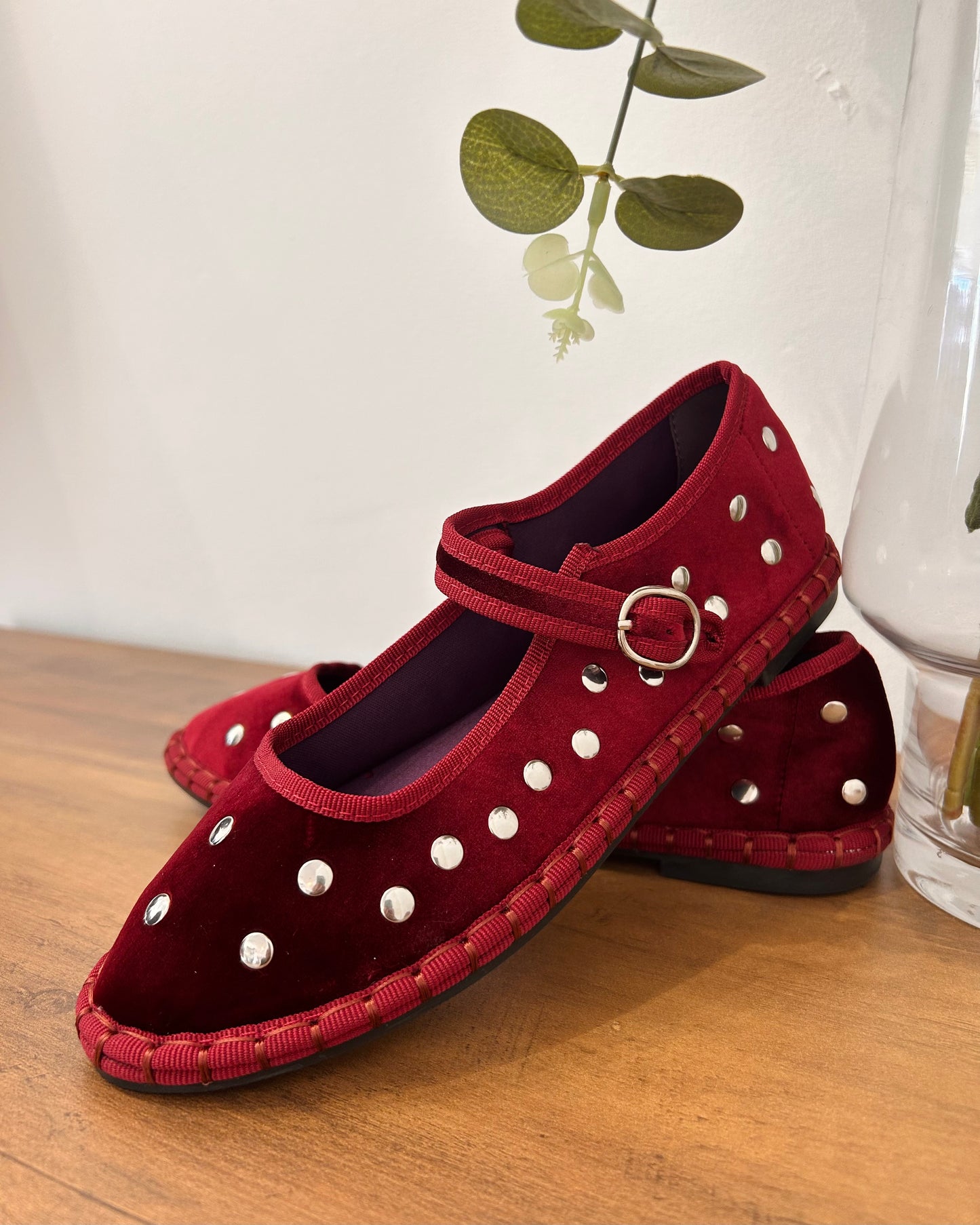Merceditas terciopelo tachas red