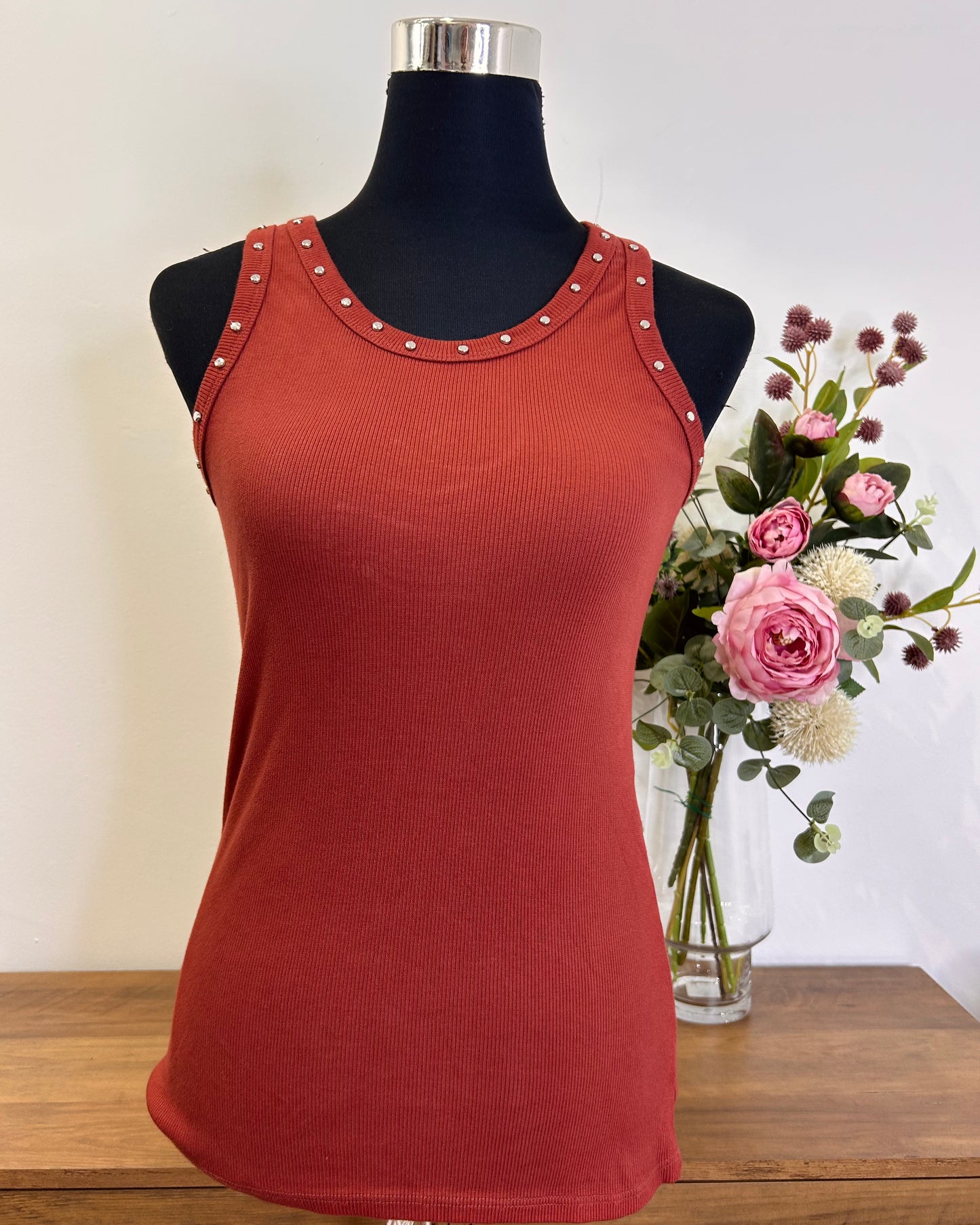 Camiseta tirantes tacha plata