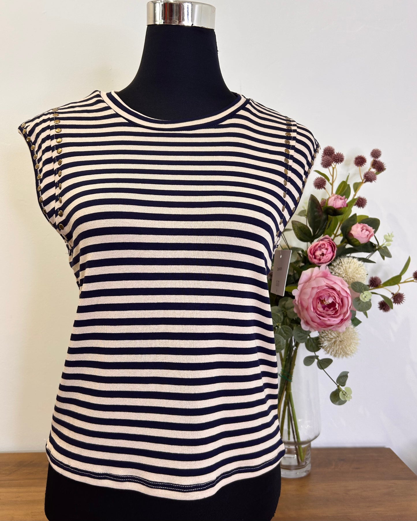 Camiseta licra raya y tachas
