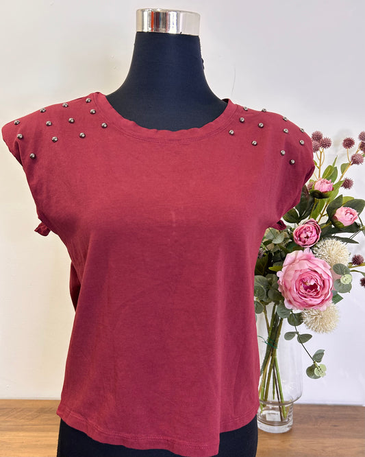 Camiseta hombreras tachas