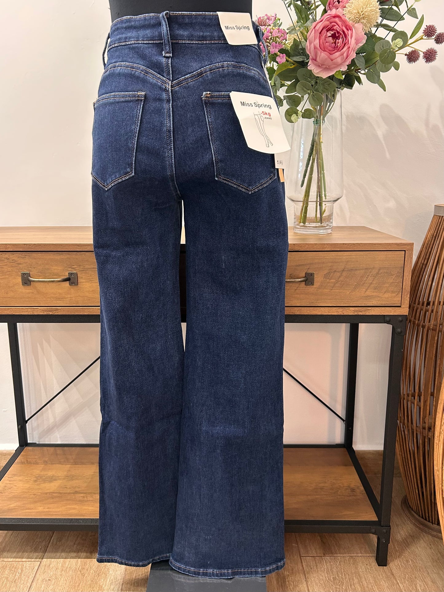 Vaquero recto oscuro