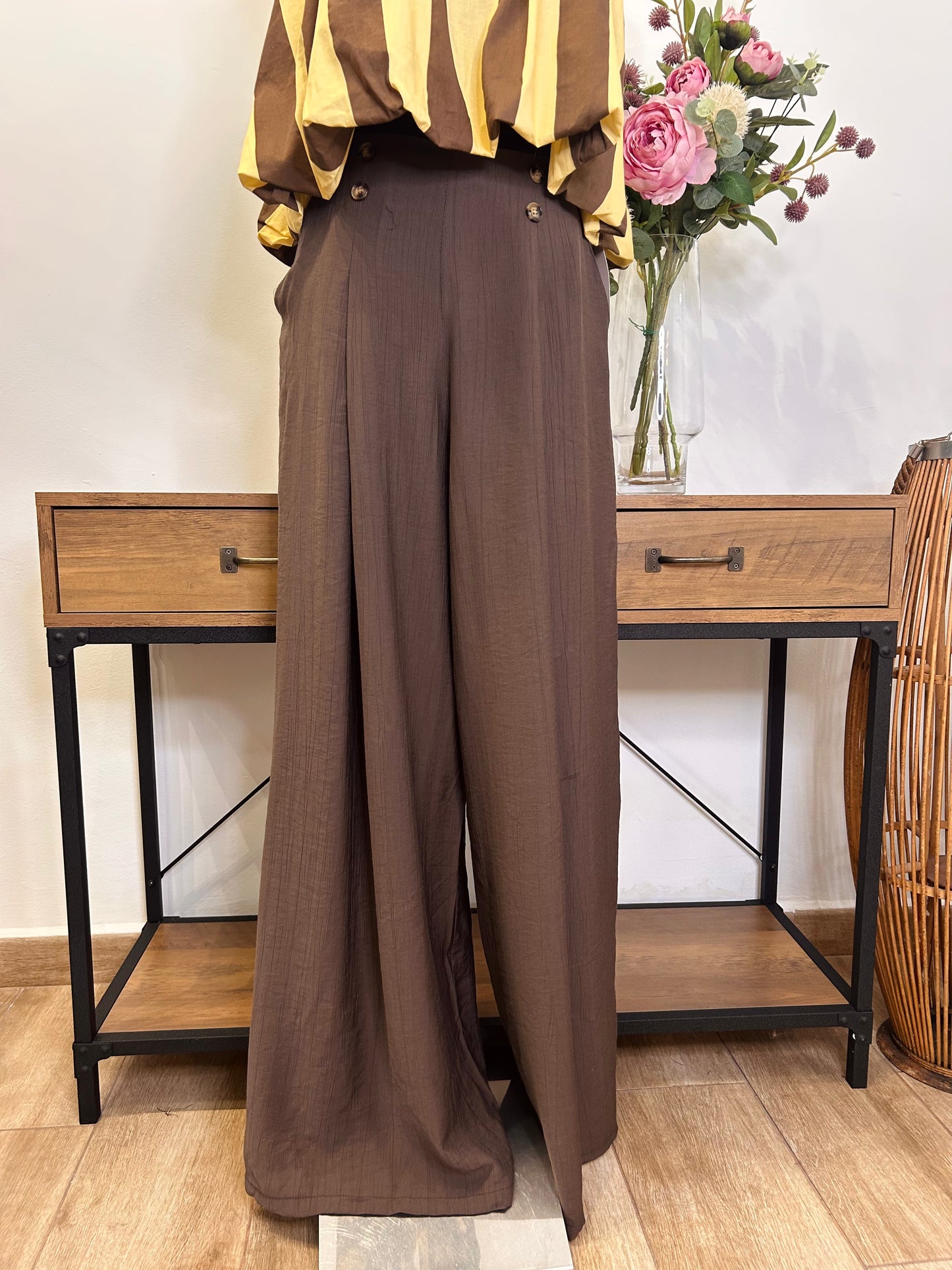 Pantalón marrón palazo