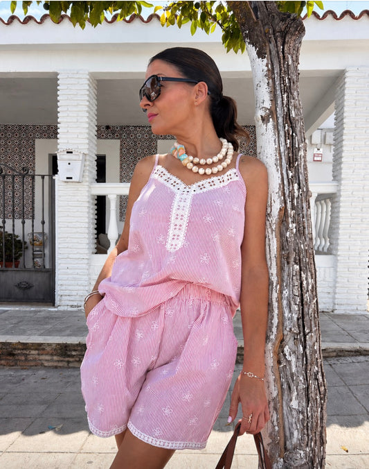 Conjunto de rayas tiranta y short