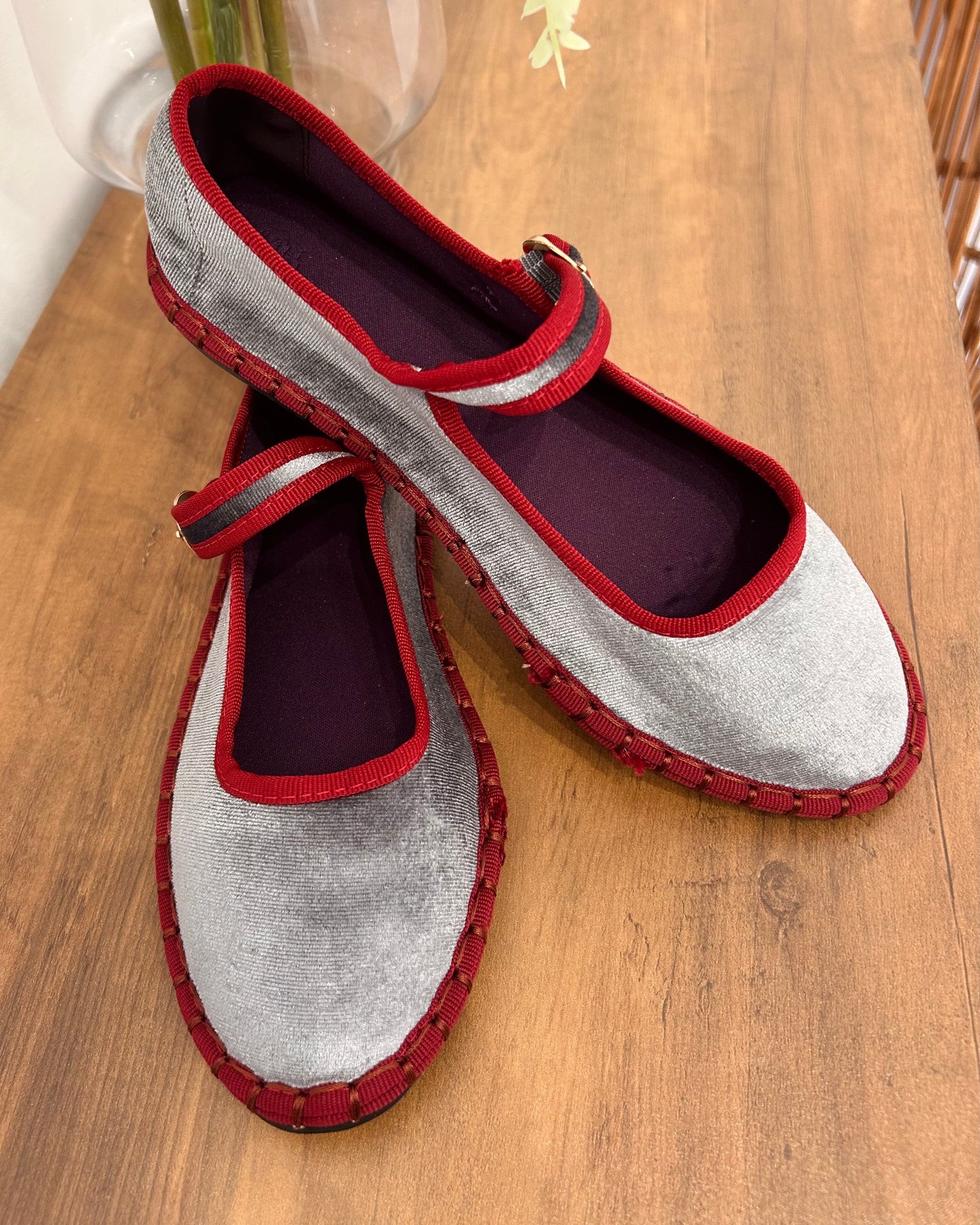 Merceditas terciopelo gris/roja