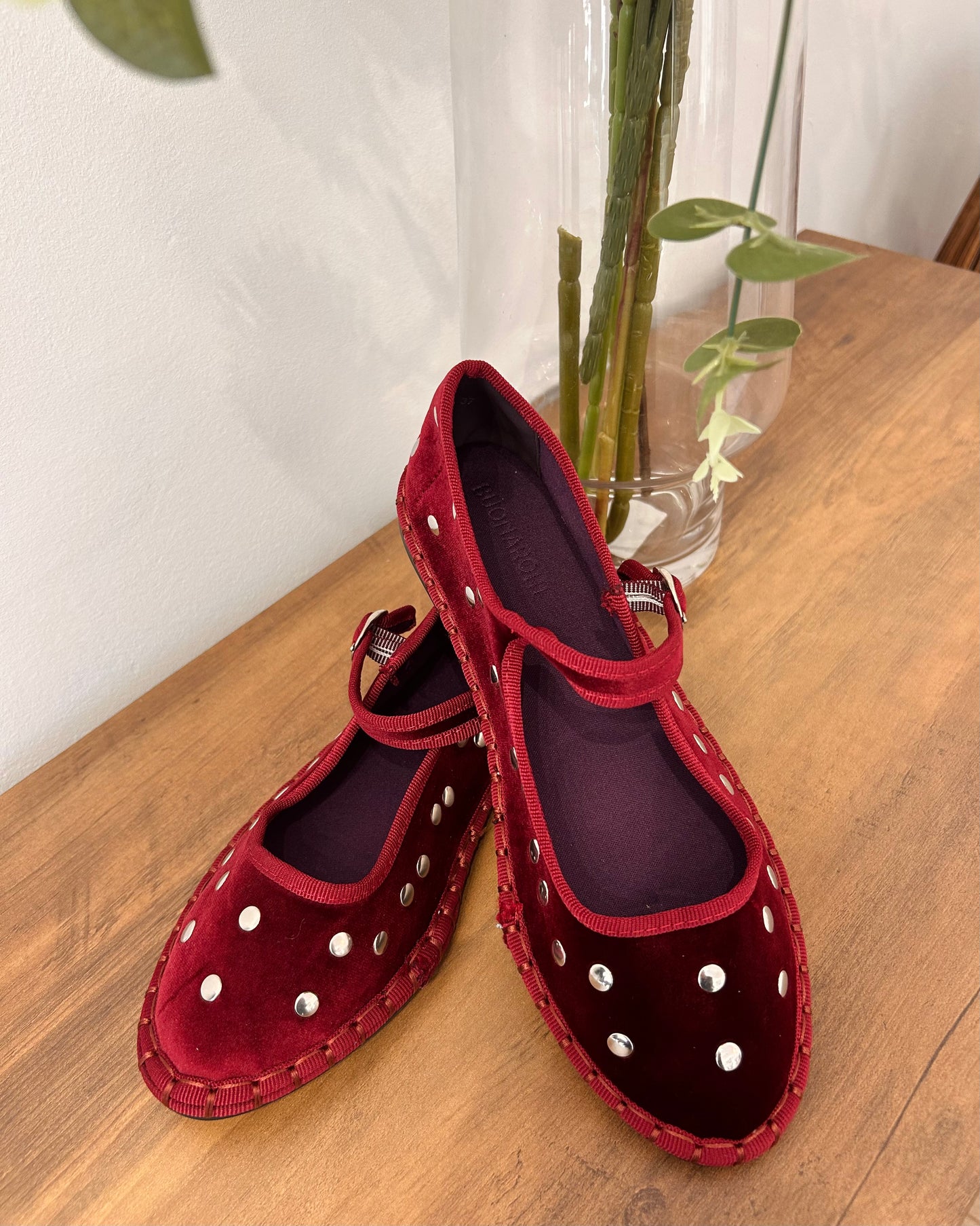 Merceditas terciopelo tachas red