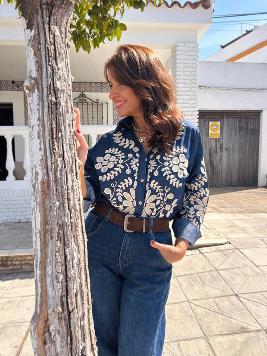 Camisa vaquera bordada
