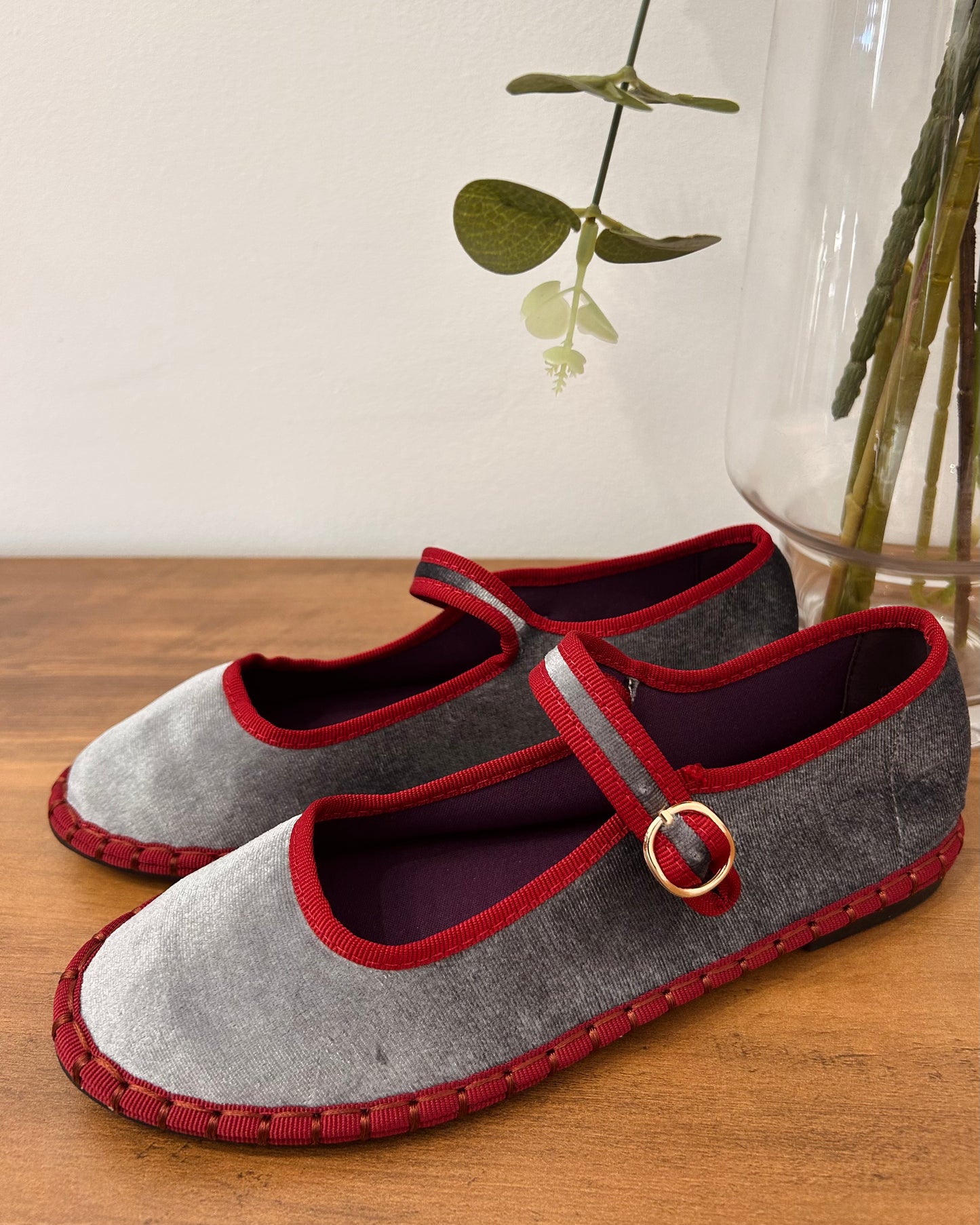 Merceditas terciopelo gris/roja