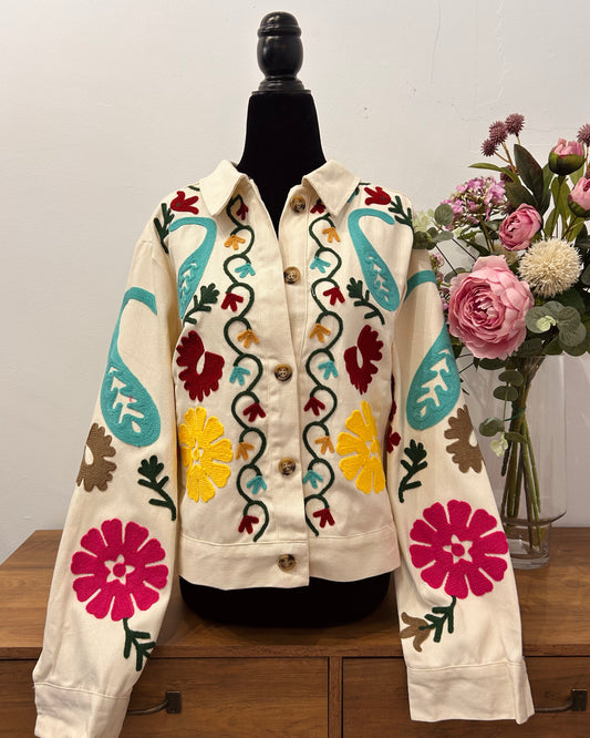 Chaqueta beige bordada