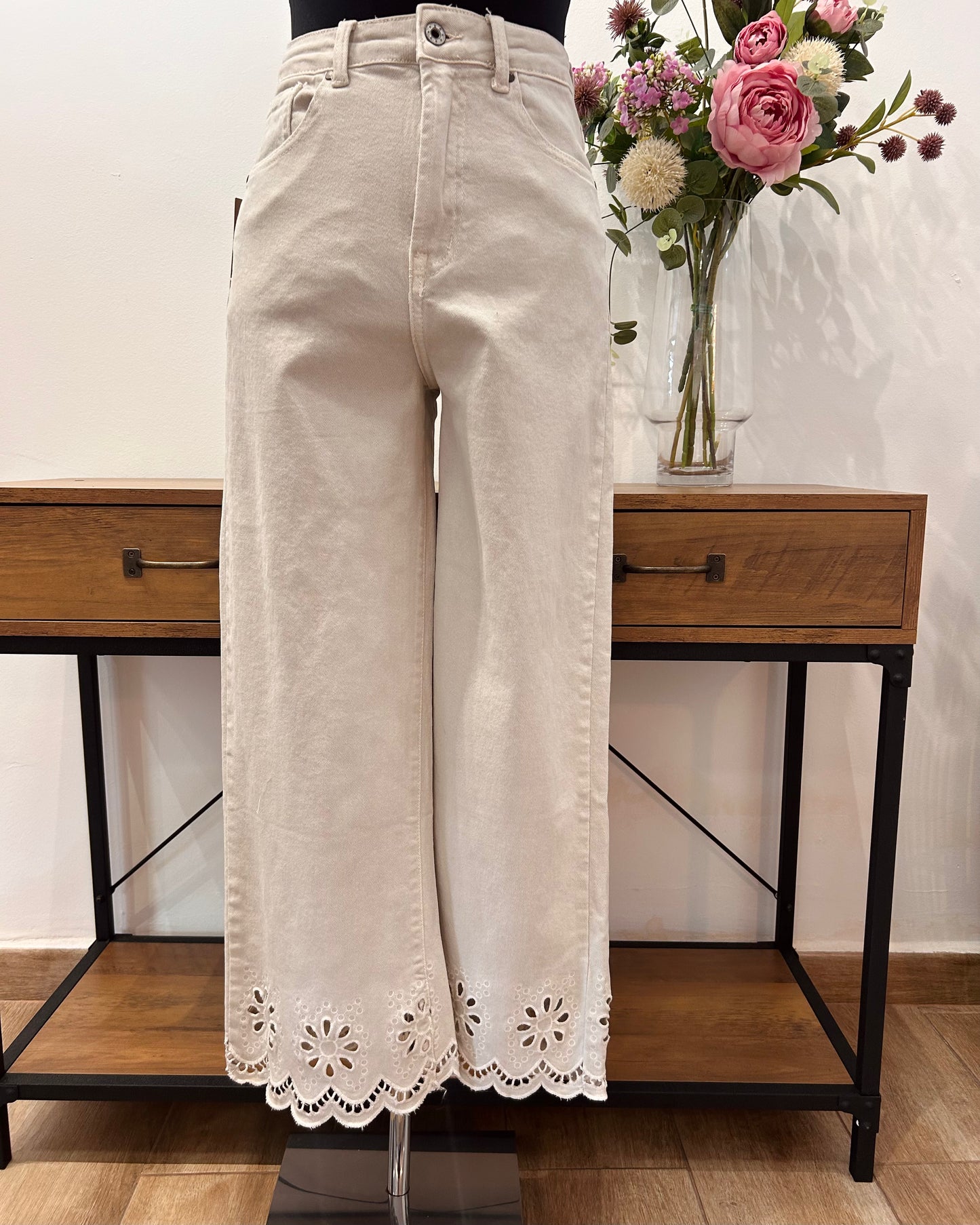 Vaquero beige perforado