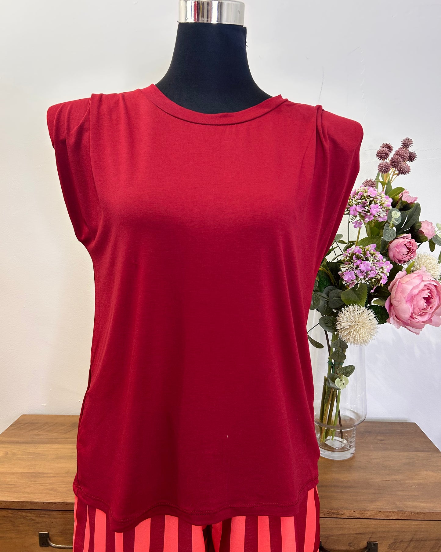 Camiseta algodón hombreras Burdeos