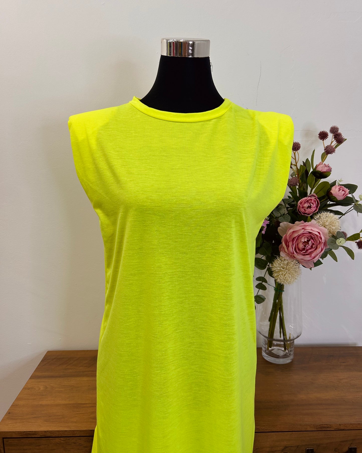 Vestido flúor hombreras