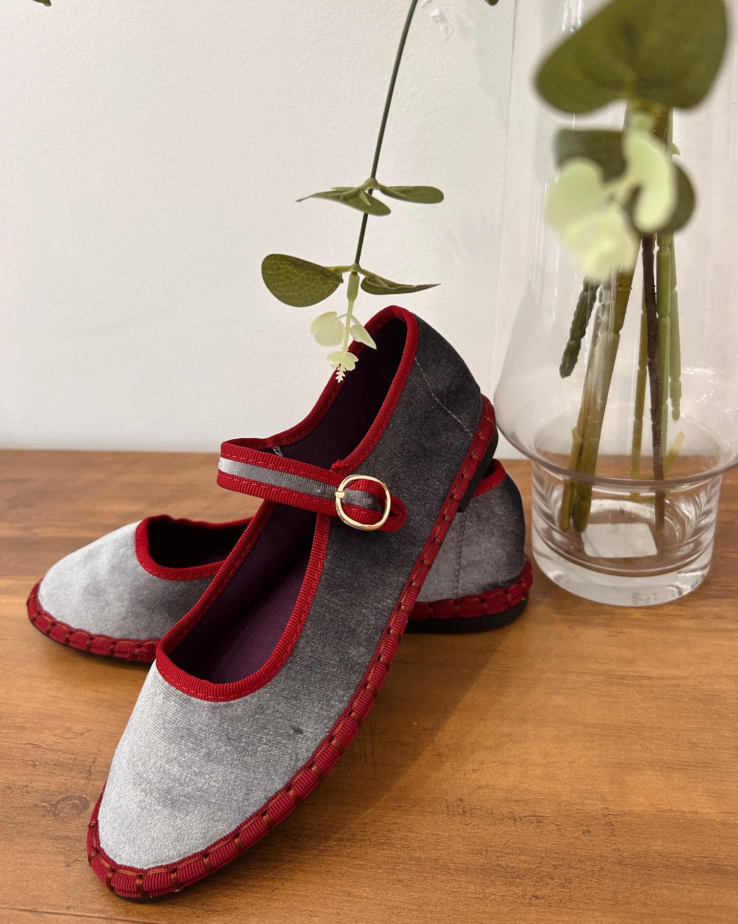 Merceditas terciopelo gris/roja