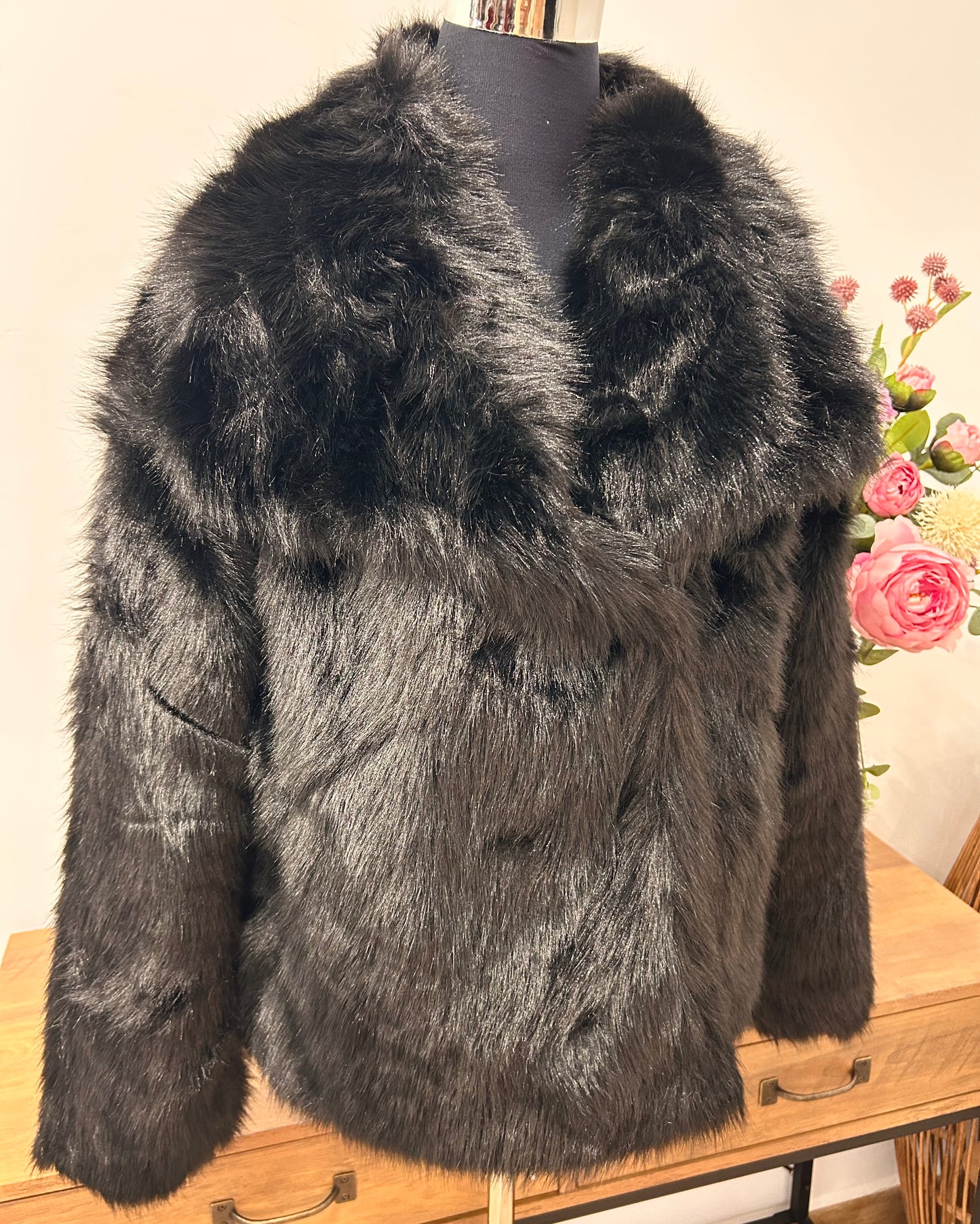 Abrigo pelo negro