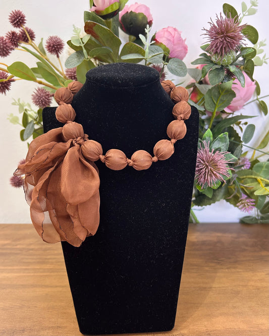 Collar bolas flor