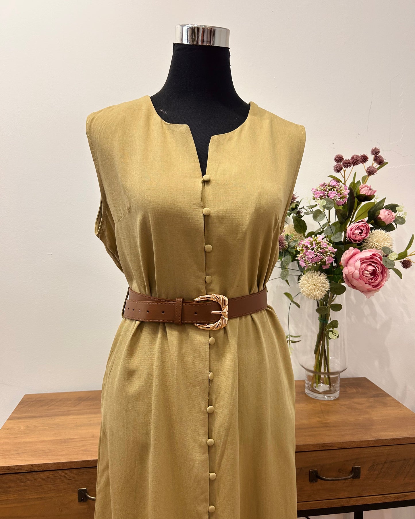 Vestido botones y cinturón