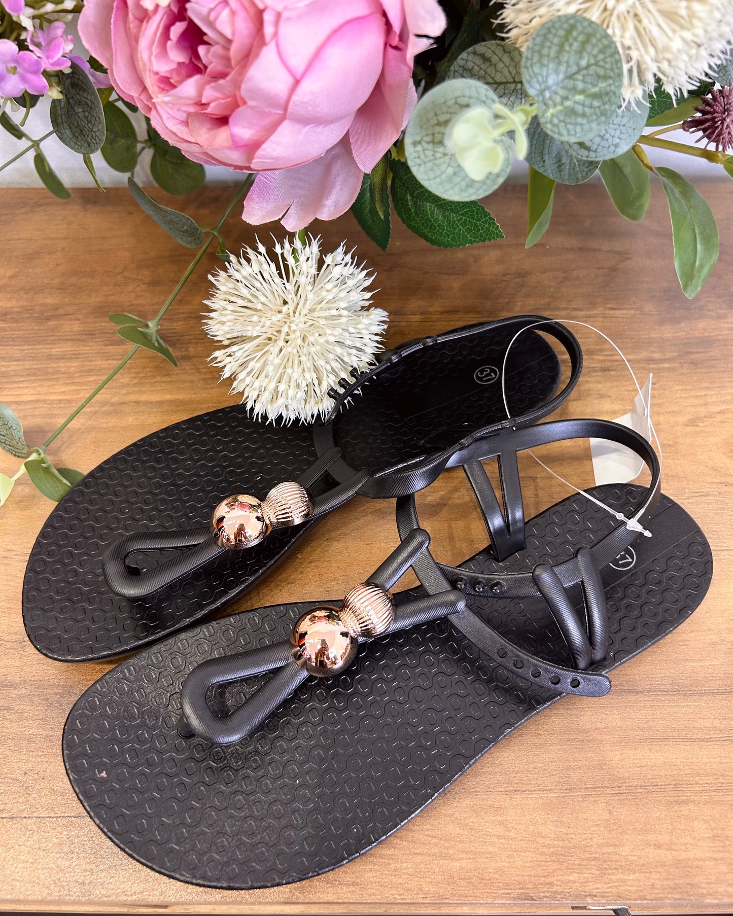 Sandalias de goma bola dorada