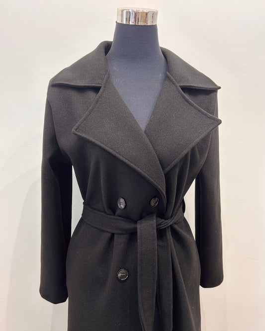 Abrigo de paño negro