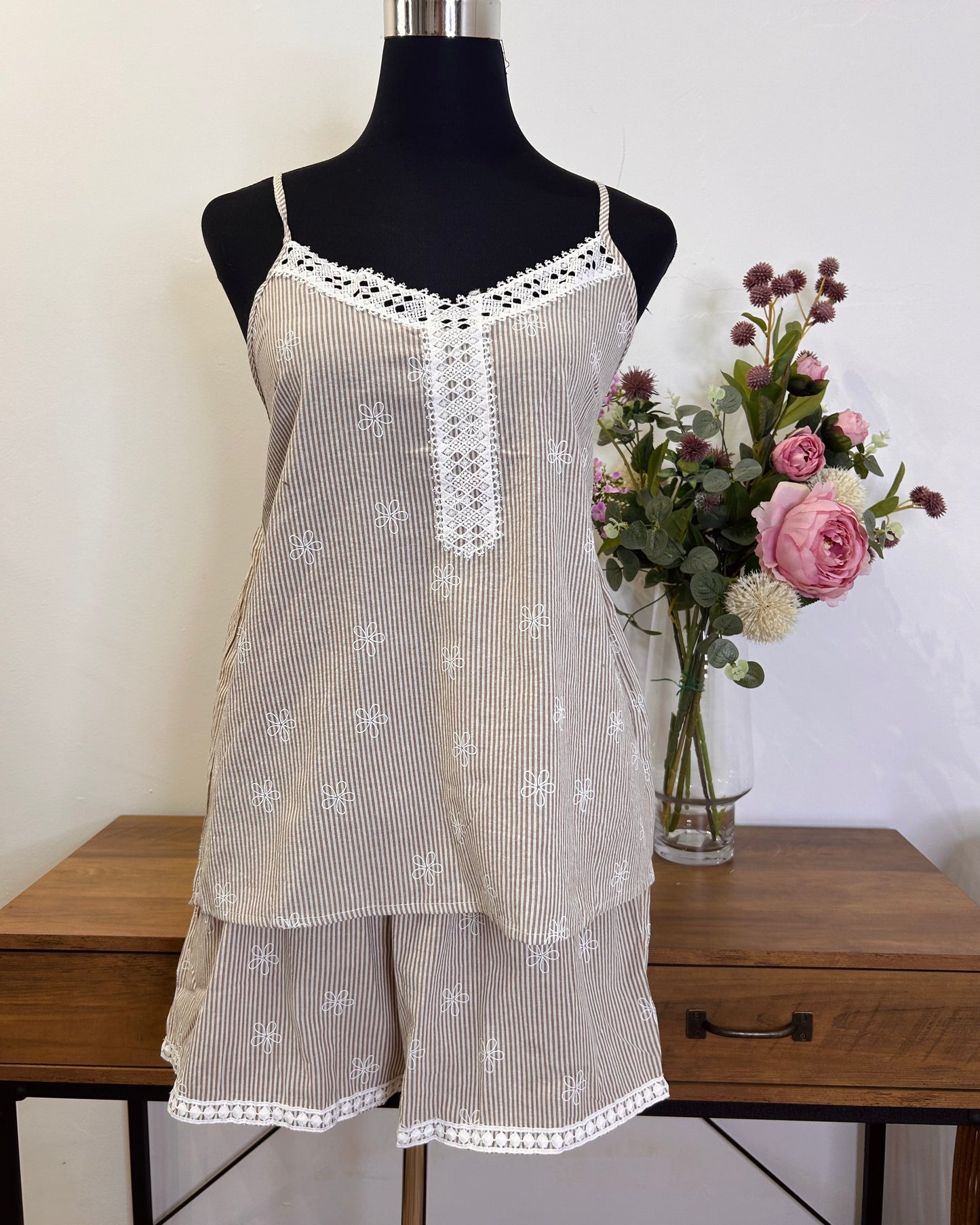 Conjunto de rayas tiranta y short
