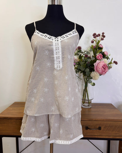 Conjunto de rayas tiranta y short