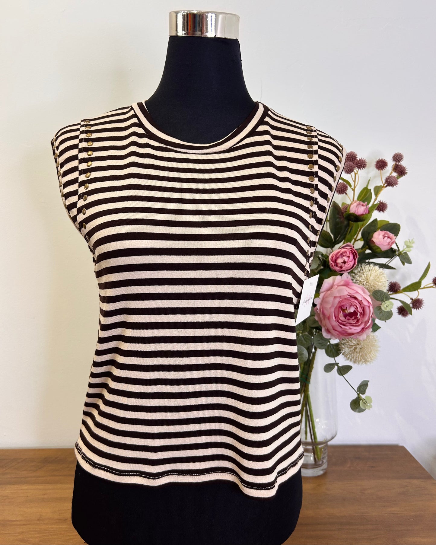 Camiseta licra raya y tachas