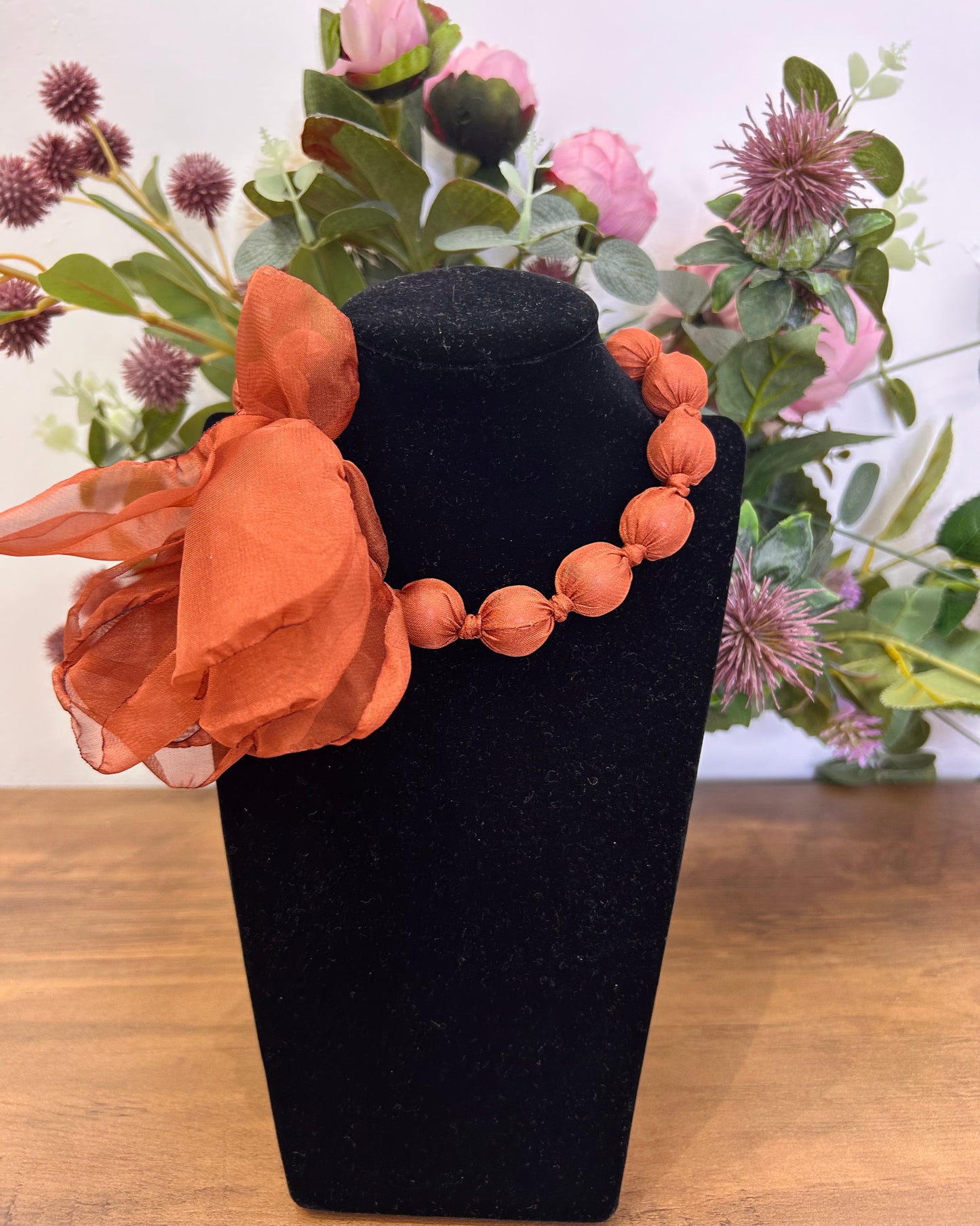 Collar bolas flor