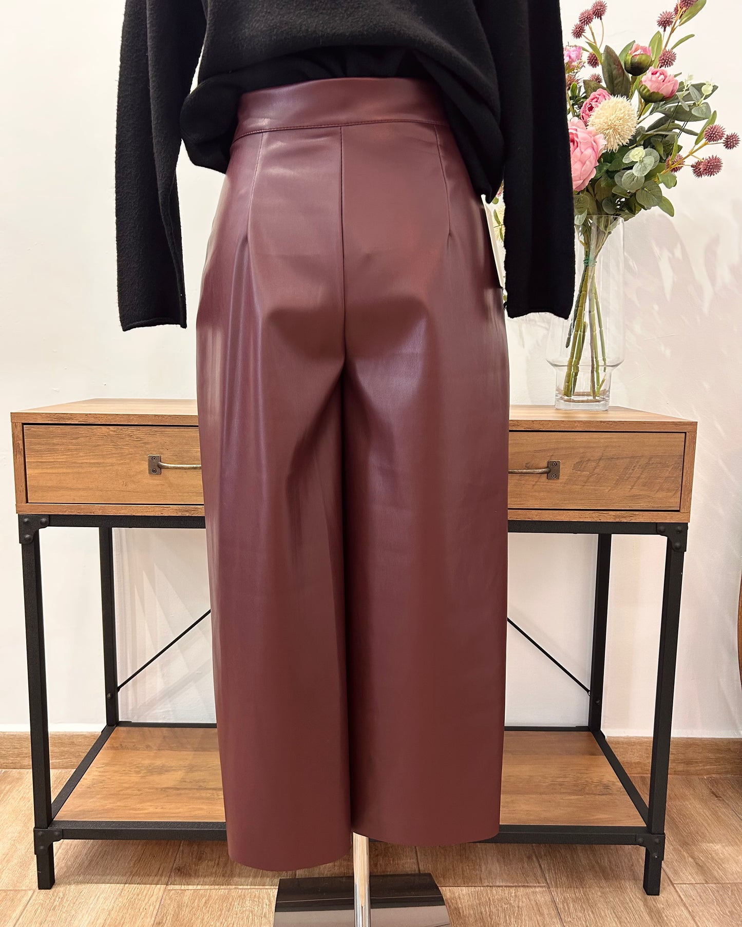 Pantalón cropped Burdeos