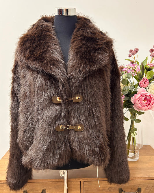 Abrigo de pelo hebillas