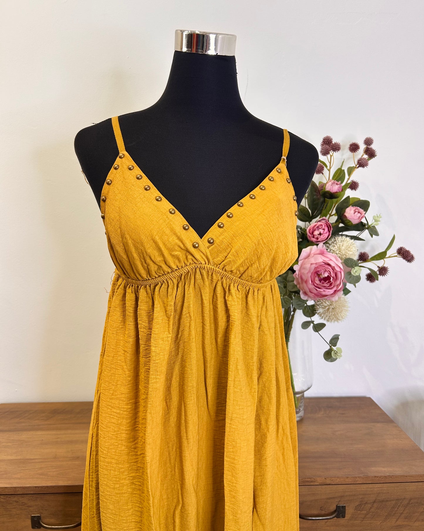 Vestido mostaza tacha