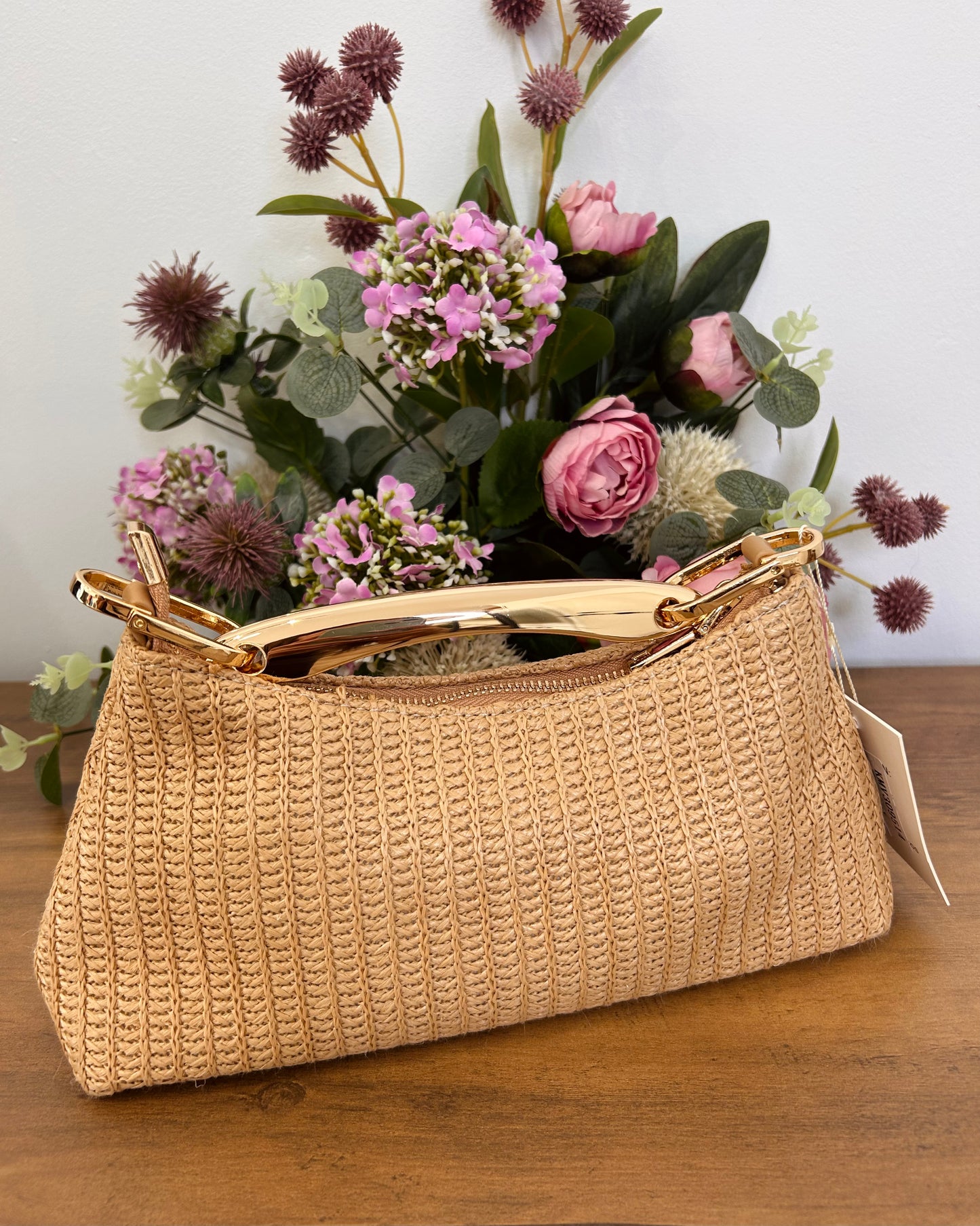 Bolso rafia cuadrado aplique dorado