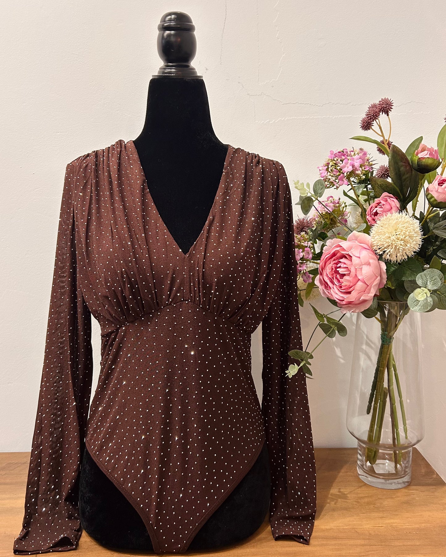 Body brillo cuello pico