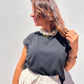 Camiseta gris tachuelas
